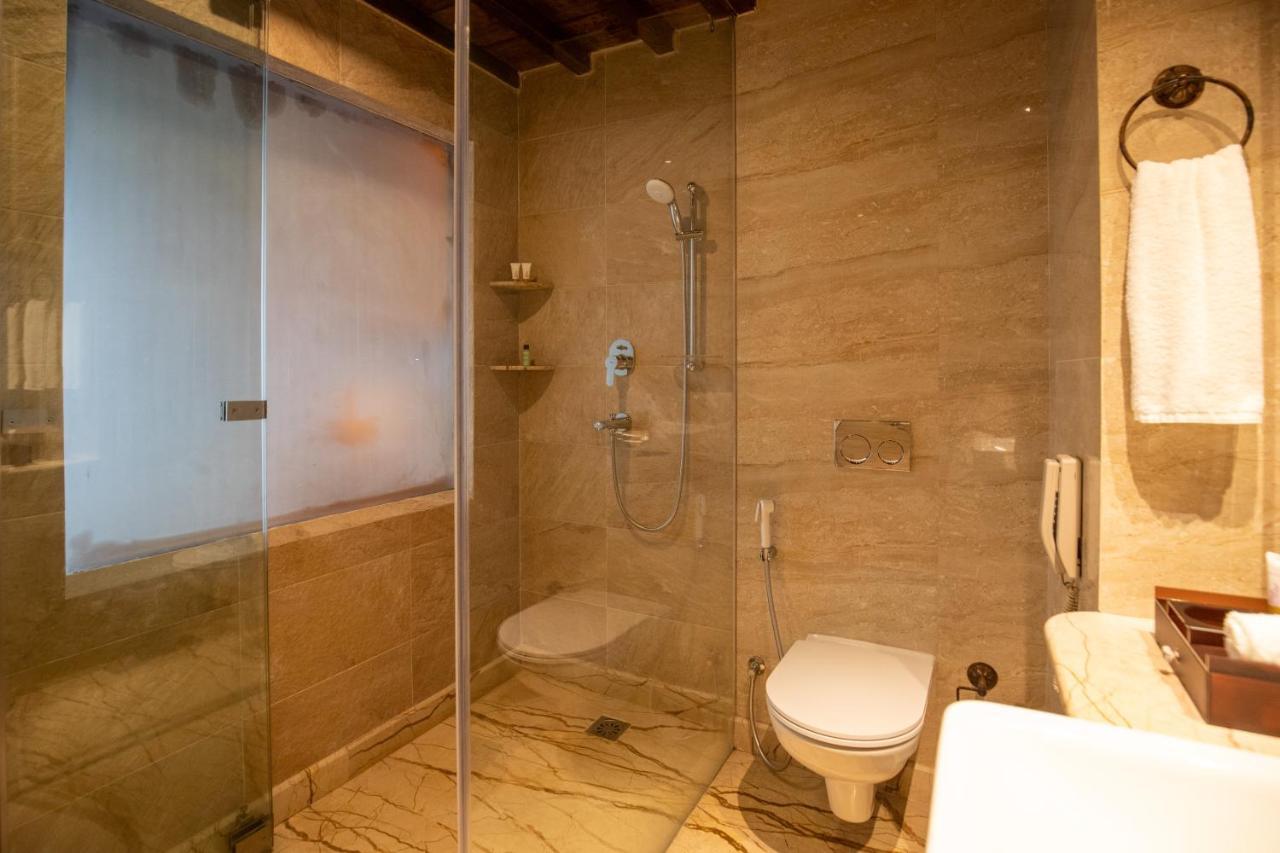 Basera Boutique Hotel Katmandú Exterior foto A shower cubicle