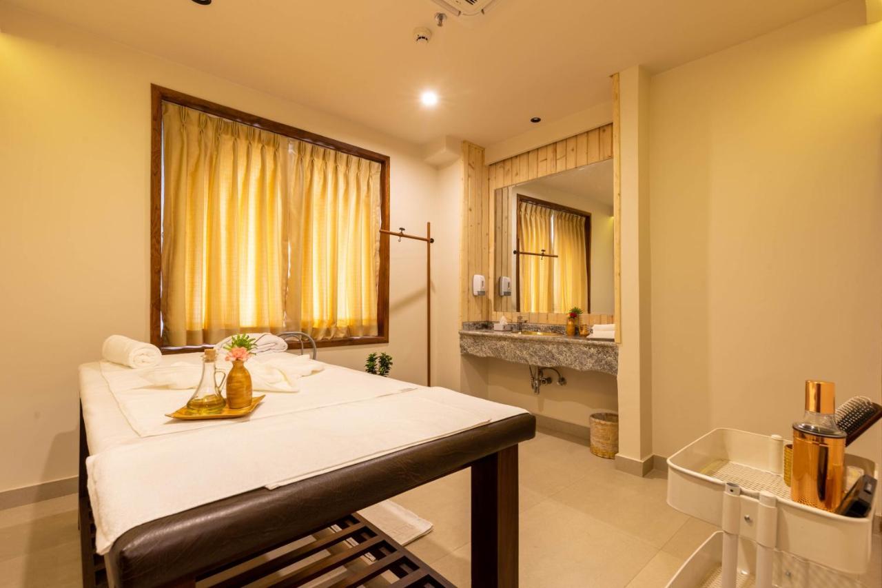 Basera Boutique Hotel Katmandú Exterior foto A spa treatment room