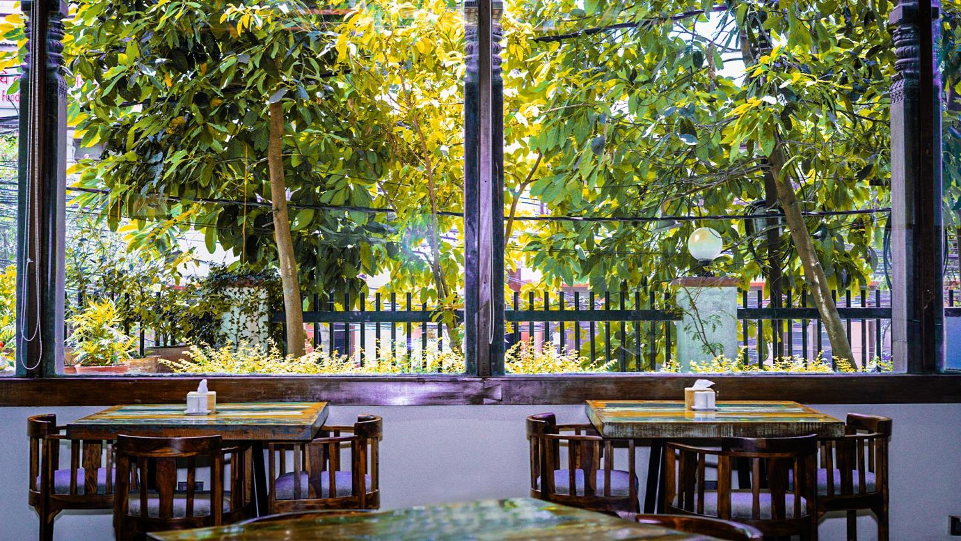 Basera Boutique Hotel Katmandú Exterior foto A restaurant in the city